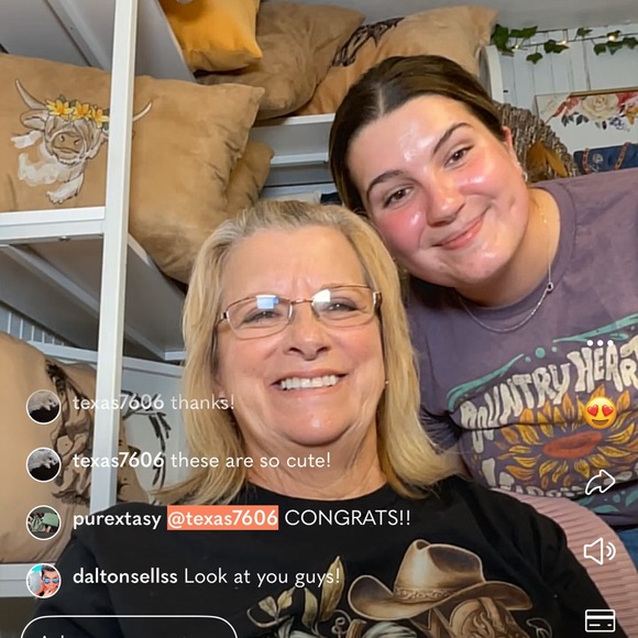 📣CNNEHS IS LIVE!!🩷📣 LIKE FOR LIVE NOTIFICATIONS! - Picture 4 of 10